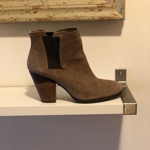 Vince Camuto Grey Ankle Booties Size 8
